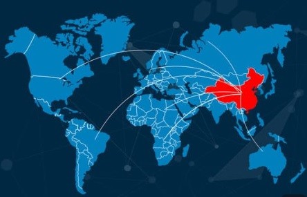 dünya haritası mavi ile çin kırmızı ile ve tüm çizgiler çin'i işaret ediyor